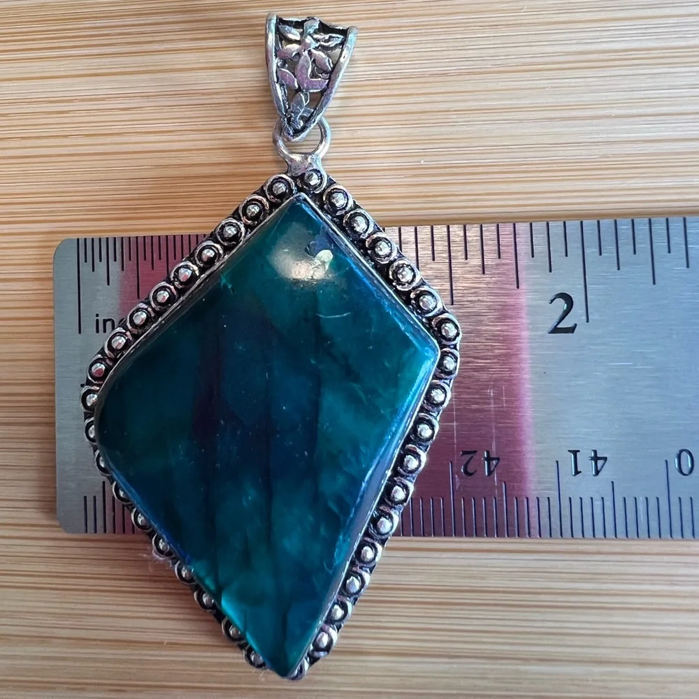Green Labradorite Silver Pendant - Picture 8 of 9